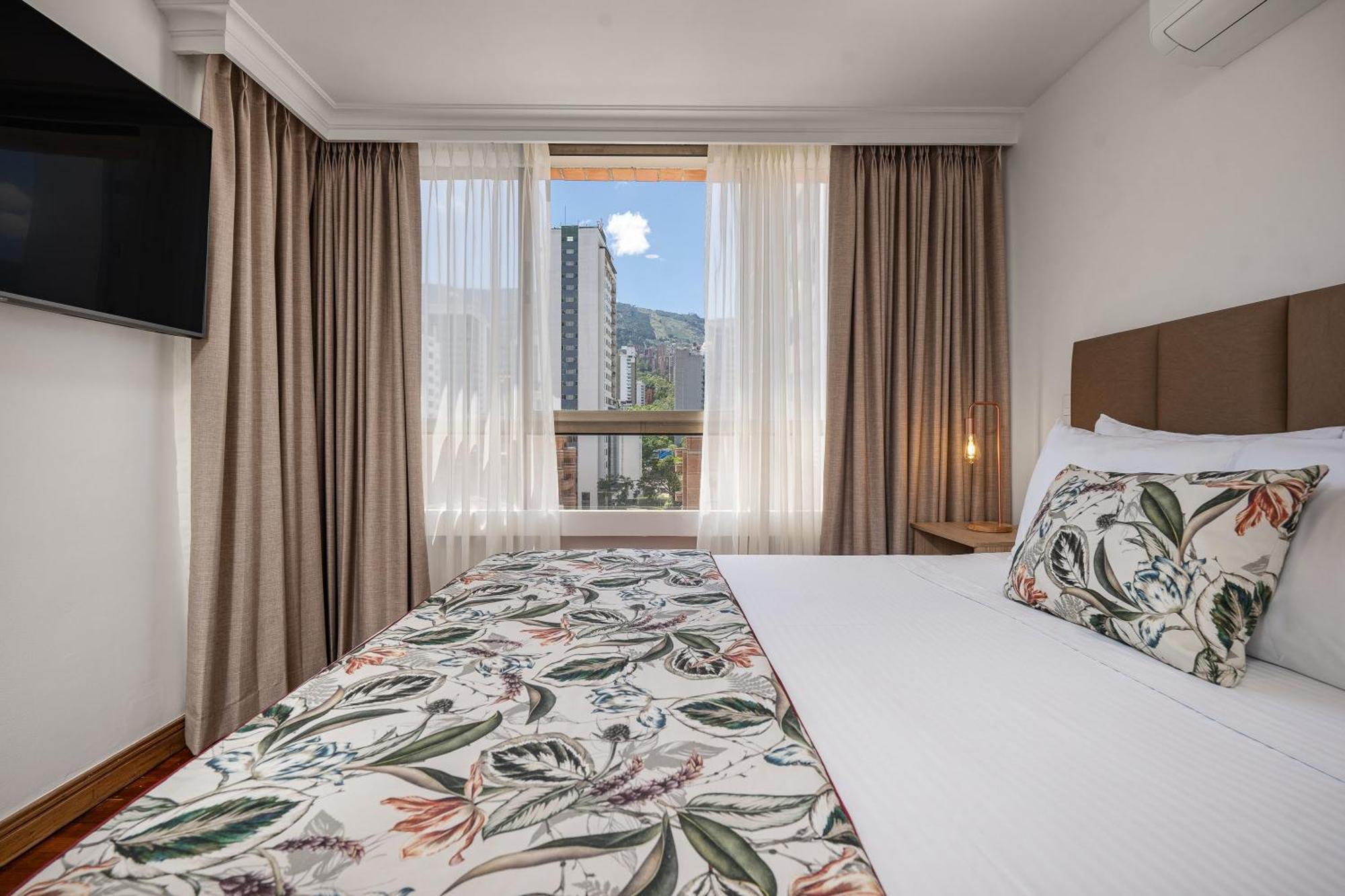 Alcazar De Oviedo By Ee Hoteles Medellin Exterior photo